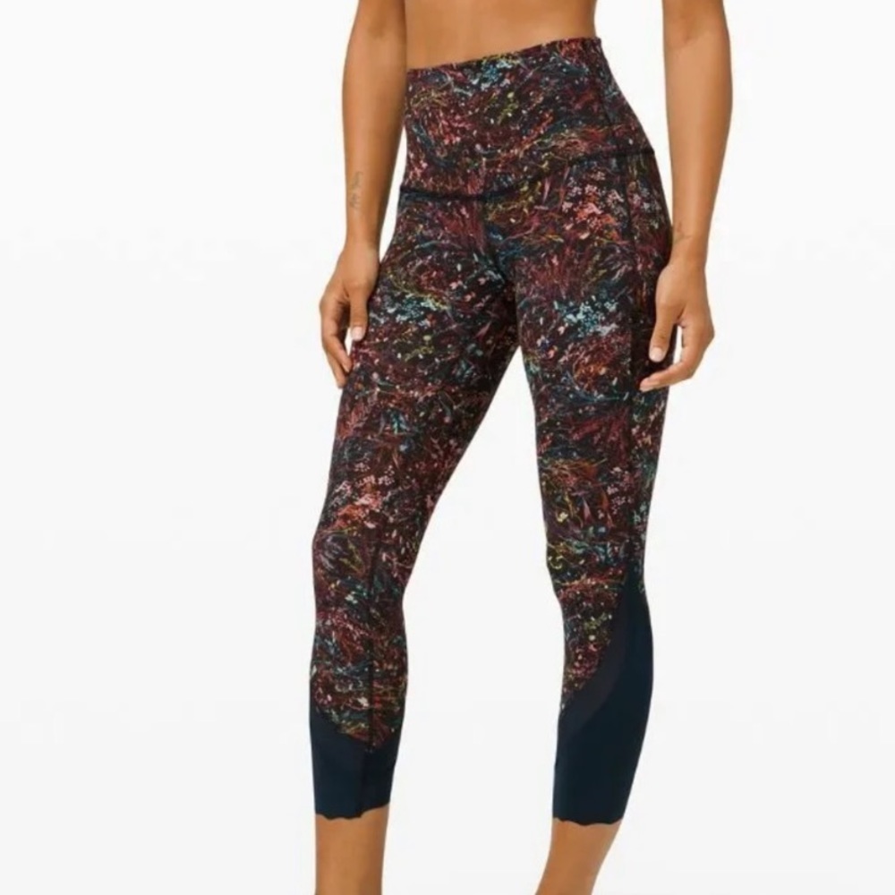 Lululemon Align High-Rise Pant 25" *Scallop
Navy multi Sz 2